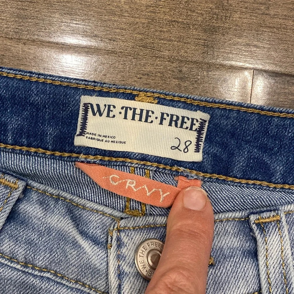 We The Free Women's CRVY High Waist Distressed Light Wash Jeans‎ size 28 - Picture 3 of 6